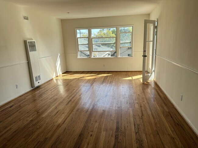 Foto del edificio - 408 N Doheny Dr