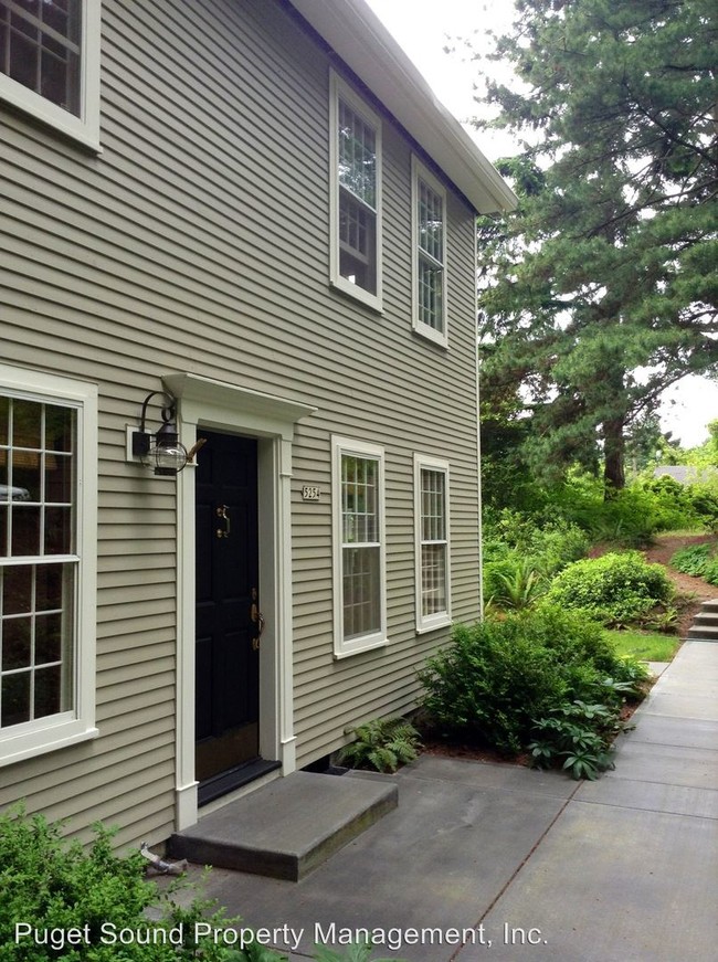 Building Photo - 5254 Eagle Harbor Dr NE