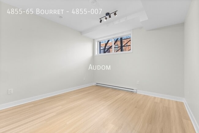 Photo du bâtiment - 4855-65 Av Bourret