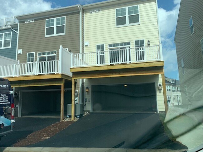 Building Photo - 515 Caddy Aly, Charlottesville, VA, 22911