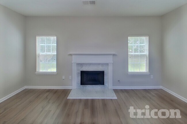 Foto del edificio - 552 Howell Dr