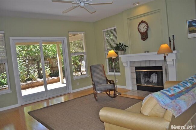 Foto del edificio - Comfortable Contemporary  Furnished home