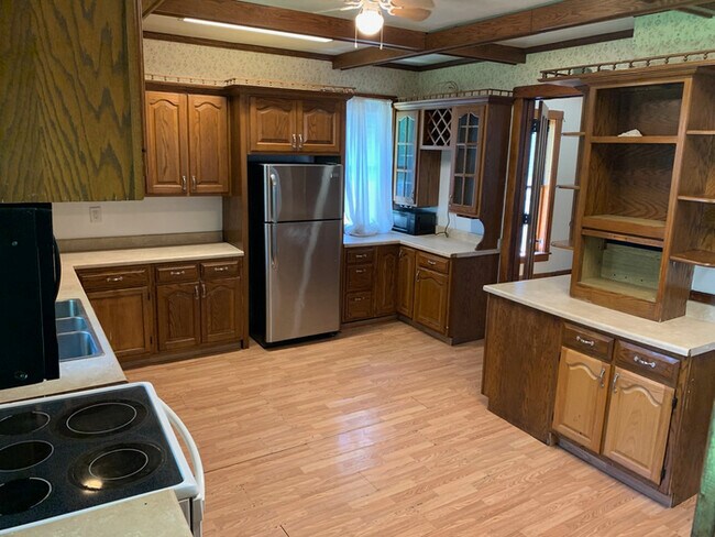 Building Photo - Large Brick Home in Peoria