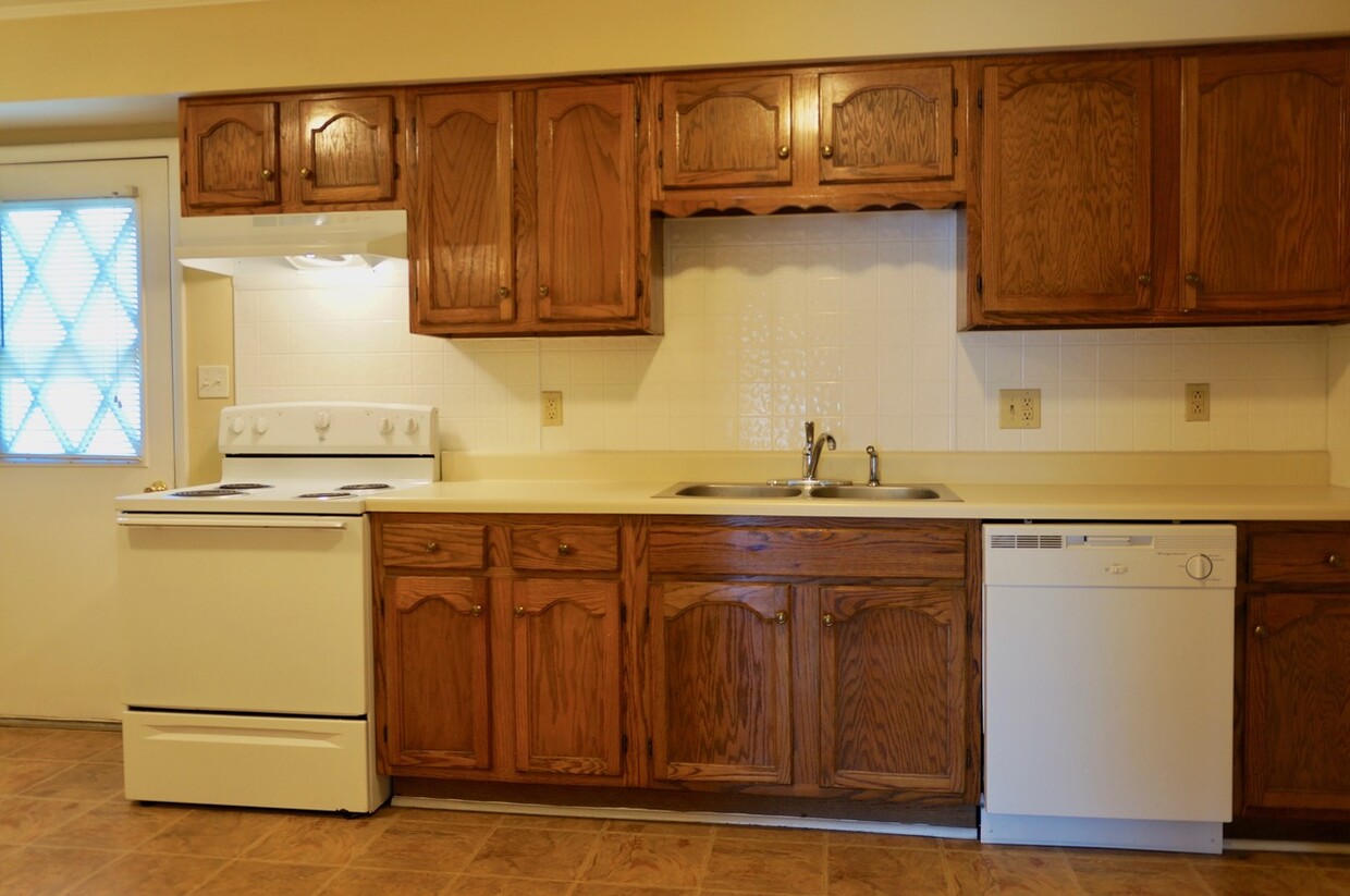 Kitchen - 1791 Lee Ave