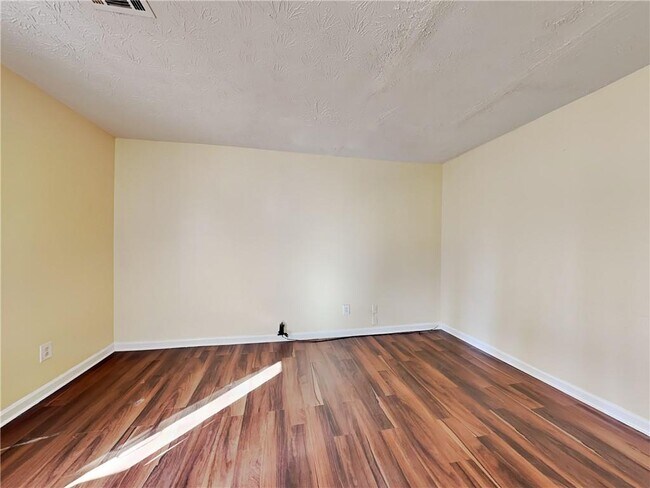 Foto del edificio - 5280 Ridge Forest Dr