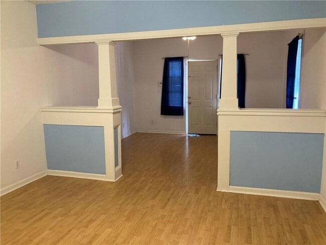 Building Photo - 2021 Music St