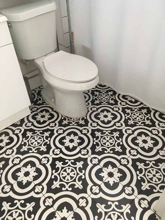 Caustic tile in Bathroom - 1131 W Lynwood Ave