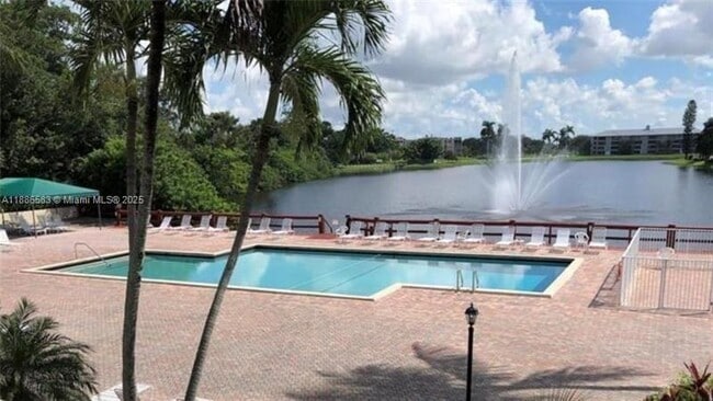 Foto del edificio - 9400 Live Oak Pl