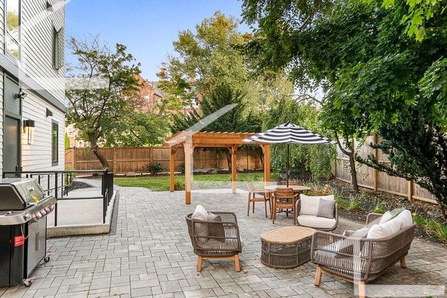 Building Photo - New Construction in Waban, Luxury Finishes, Gym, Parking, In-Unit Washer and Dryer,No Brokers Fee