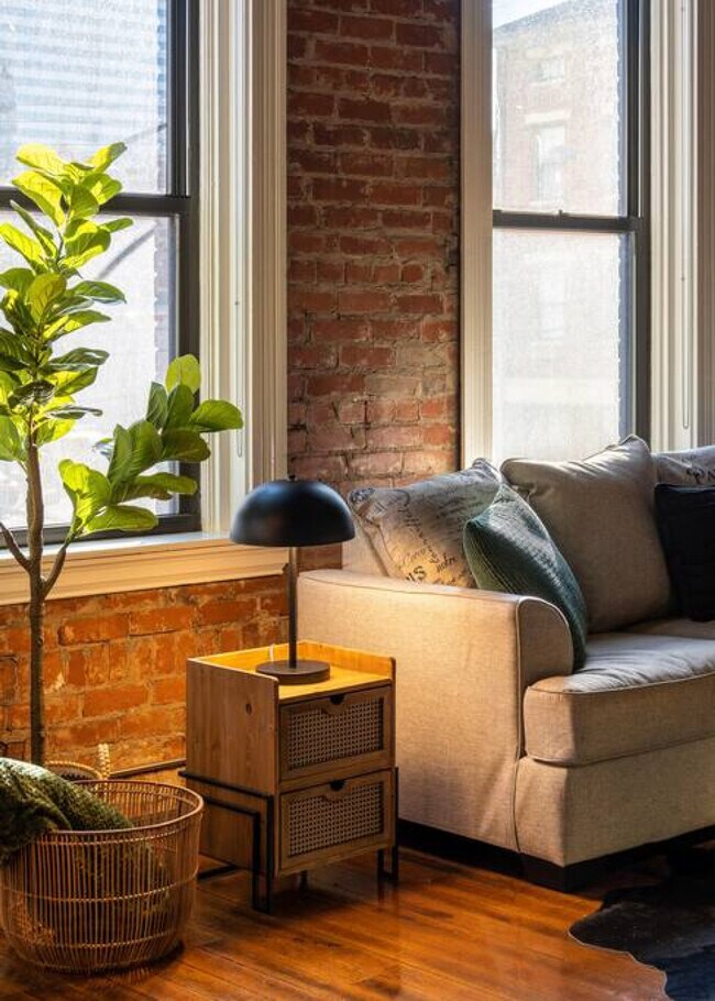 Foto del edificio - 100 E 13th St