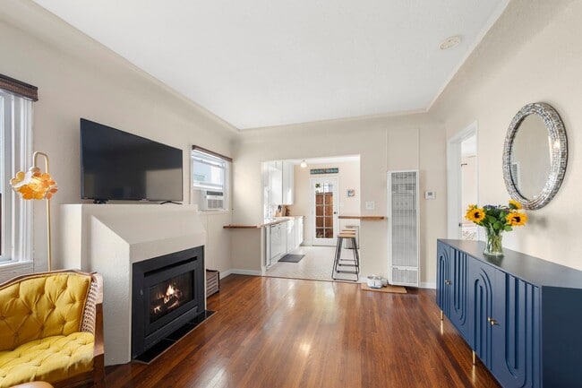 Building Photo - University Heights Gem - Cozy 2 bed 1 bath - Don't miss out!