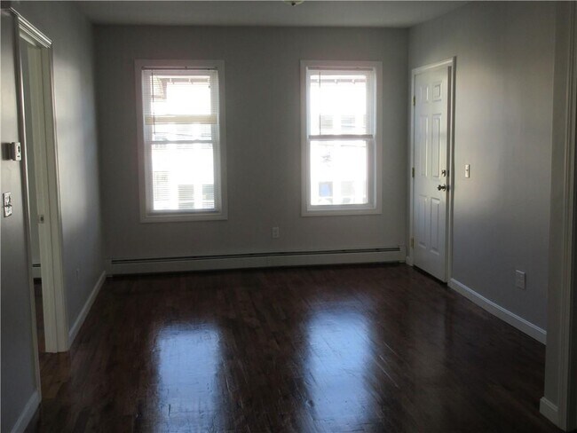 Building Photo - 379 E School St