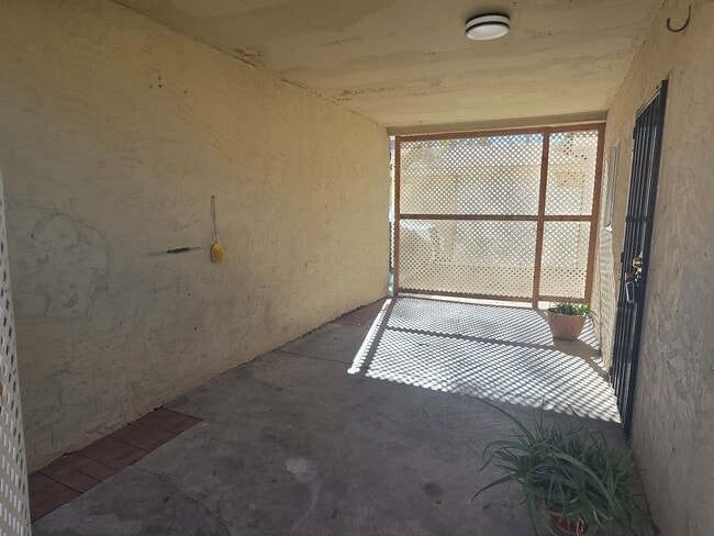 Foto del edificio - 2-bedroom, 1 bath near Ellsworth