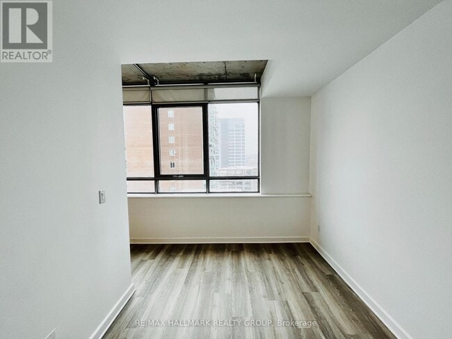 Building Photo - 180-180 York St