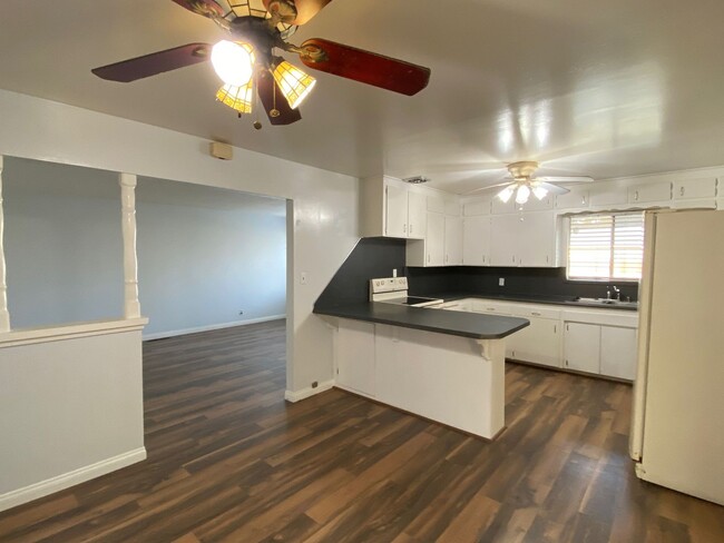 Foto del edificio - $2,195 Barstow & Willow, Clovis, ZERO Depo...