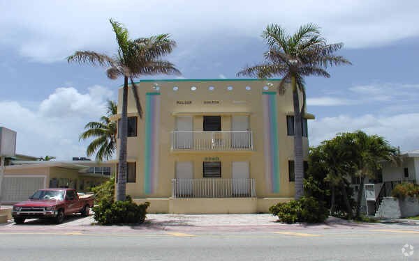 Building Photo - 9340 Collins Ave