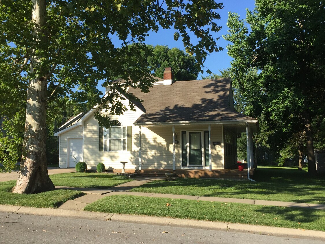 Primary Photo - 613 SE Miller St
