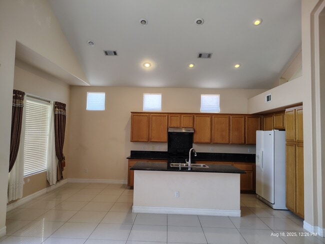 Building Photo - 340 Tayman Park Ave
