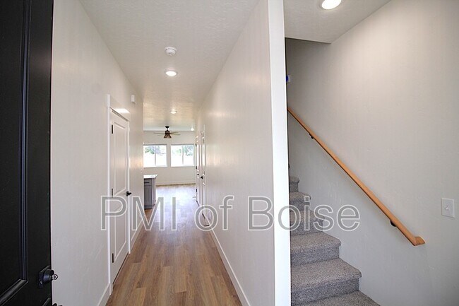Building Photo - 123 Trifecta Ln