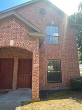 Building Photo - 2204 N Carroll