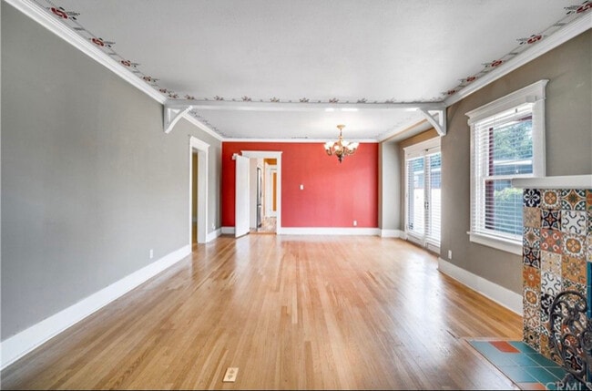 Building Photo - 411 E Alvarado St