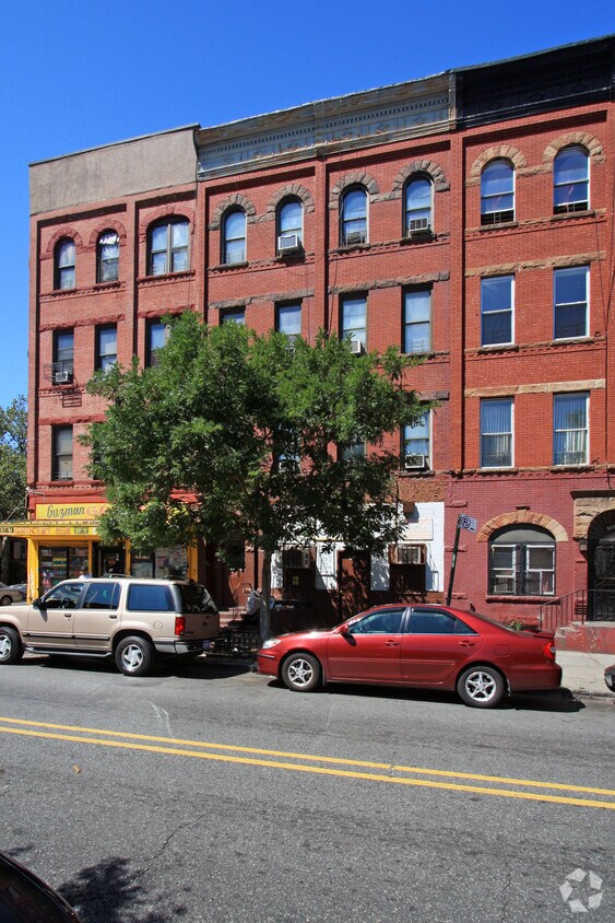 Building Photo - 152 Patchen Ave