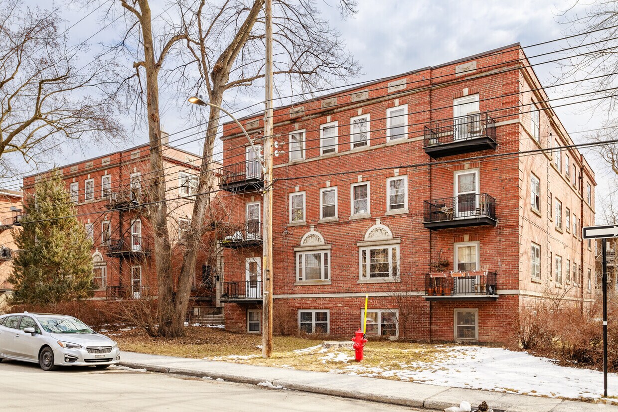 Primary Photo - 4890 Boul Édouard-Montpetit