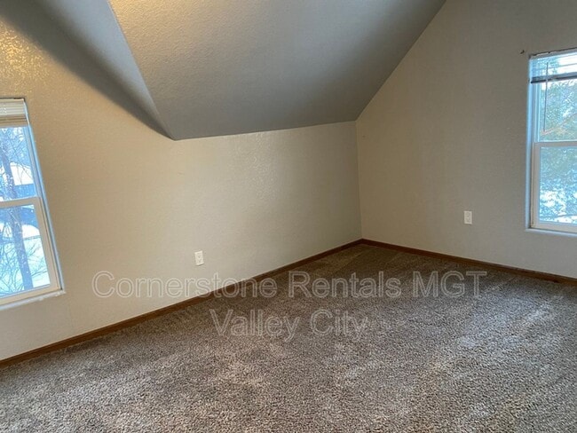 Building Photo - Beautiful 3-Bedroom House