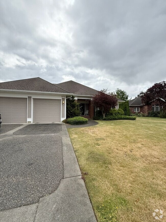 Building Photo - 572 E Maberry Dr