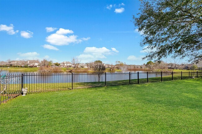 Foto del edificio - 6210 Fawnlake Dr