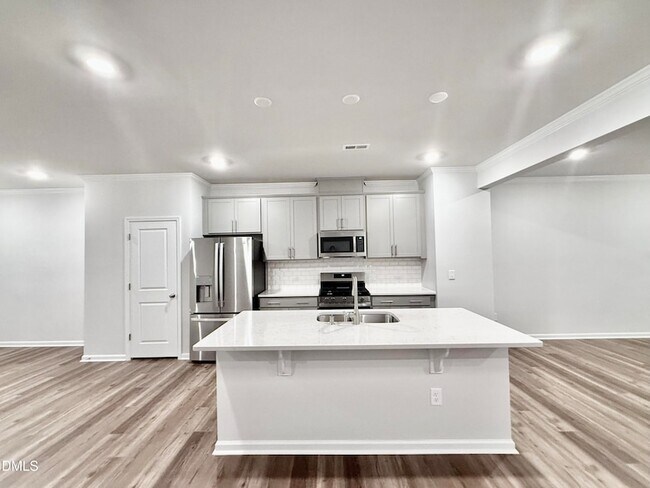 Foto del edificio - 470 Carolina Spgs Blvd