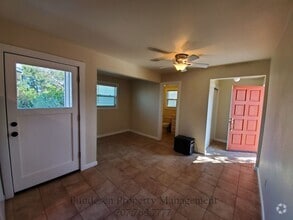 Building Photo - 9936 Oak St