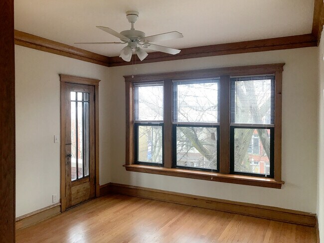 Foto del edificio - 1644 W Addison St