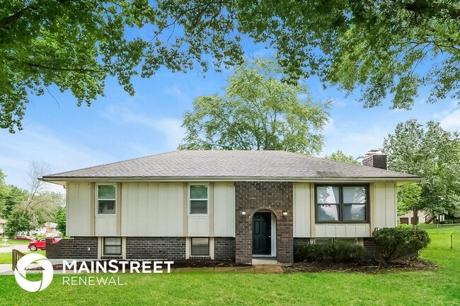 Building Photo - 408 SW Sandstone Dr