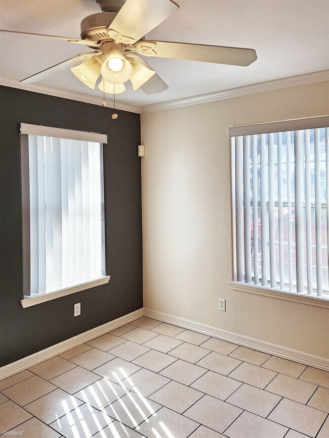 Foto del edificio - 2 br, 1.5 bath 4plex - 1905 Maria Isabel Dr A