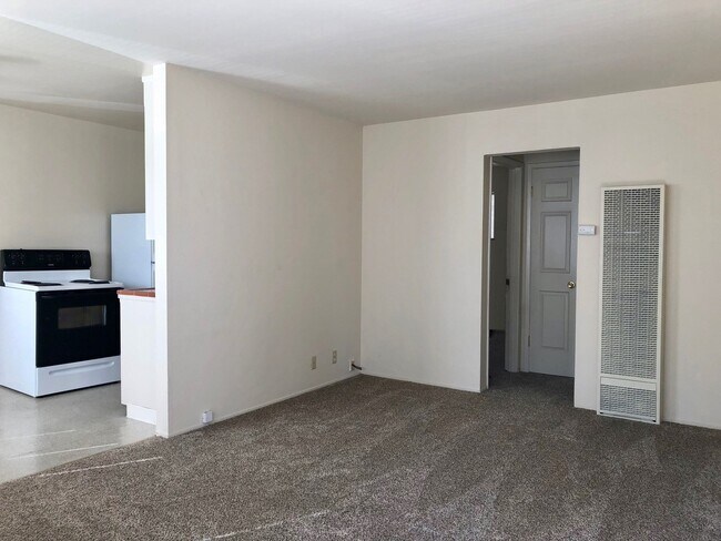 Building Photo - 484 N 5th St