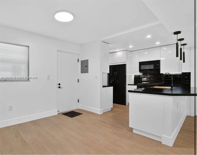 Building Photo - 13020 SW 92nd Ave