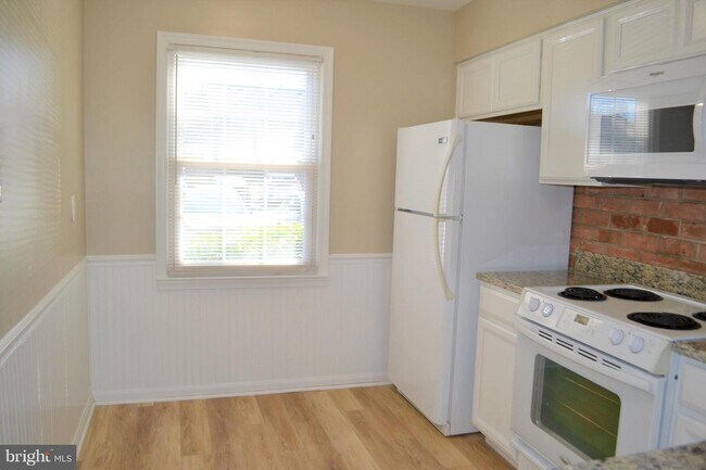Building Photo - 8540 Milford Ct
