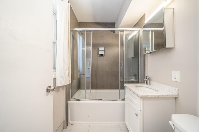 Building Photo - 348 8th St
