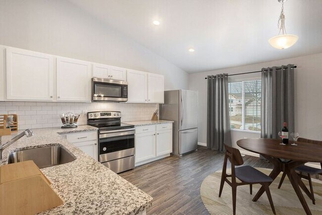 Building Photo - 213 Sweet Meadow Dr