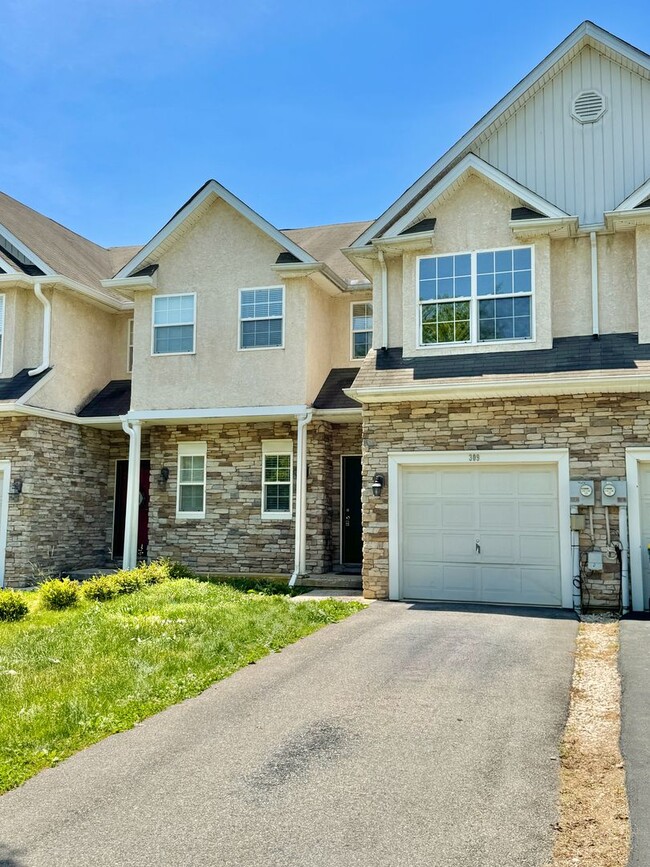 Building Photo - 309 Maple Ct
