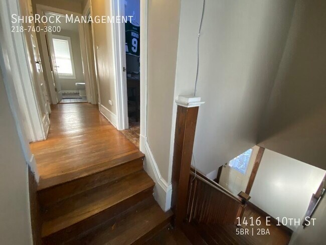 Foto del edificio - 1416 E 10th St