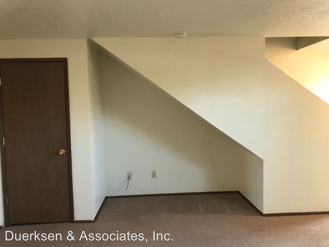 Building Photo - 2563 SW Pickford St