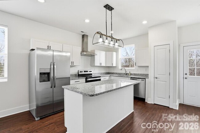 Foto del edificio - 102 Snyder Ct NE