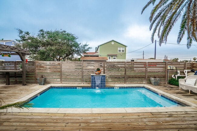 Building Photo - 343 Oleander St