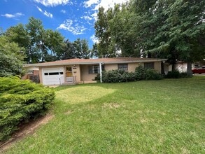 Building Photo - 1305 Springfield Dr