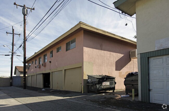 Building Photo - Stuart Arms Apartments