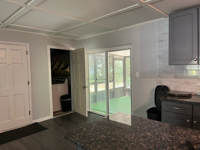 Laundry and screened in porch off Dining Area - 905 NW 39th Dr