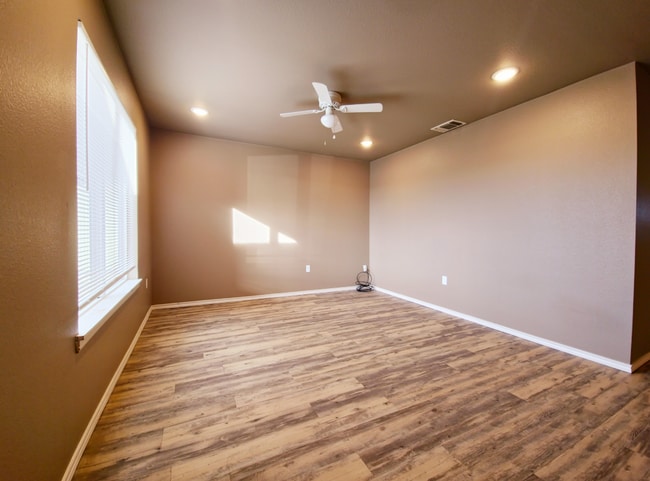 Building Photo - Cozy 3-Bedroom, 2-Bathroom Home with Garage in East Lubbock