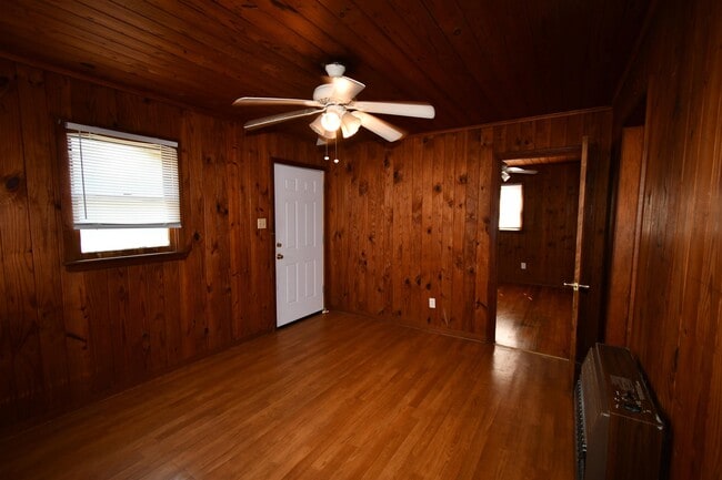 Building Photo - 720 Live Oak St